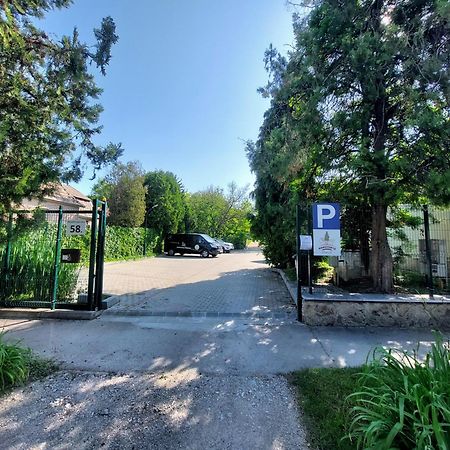 Mamutfenyo Panzio Bed and Breakfast Tata Εξωτερικό φωτογραφία