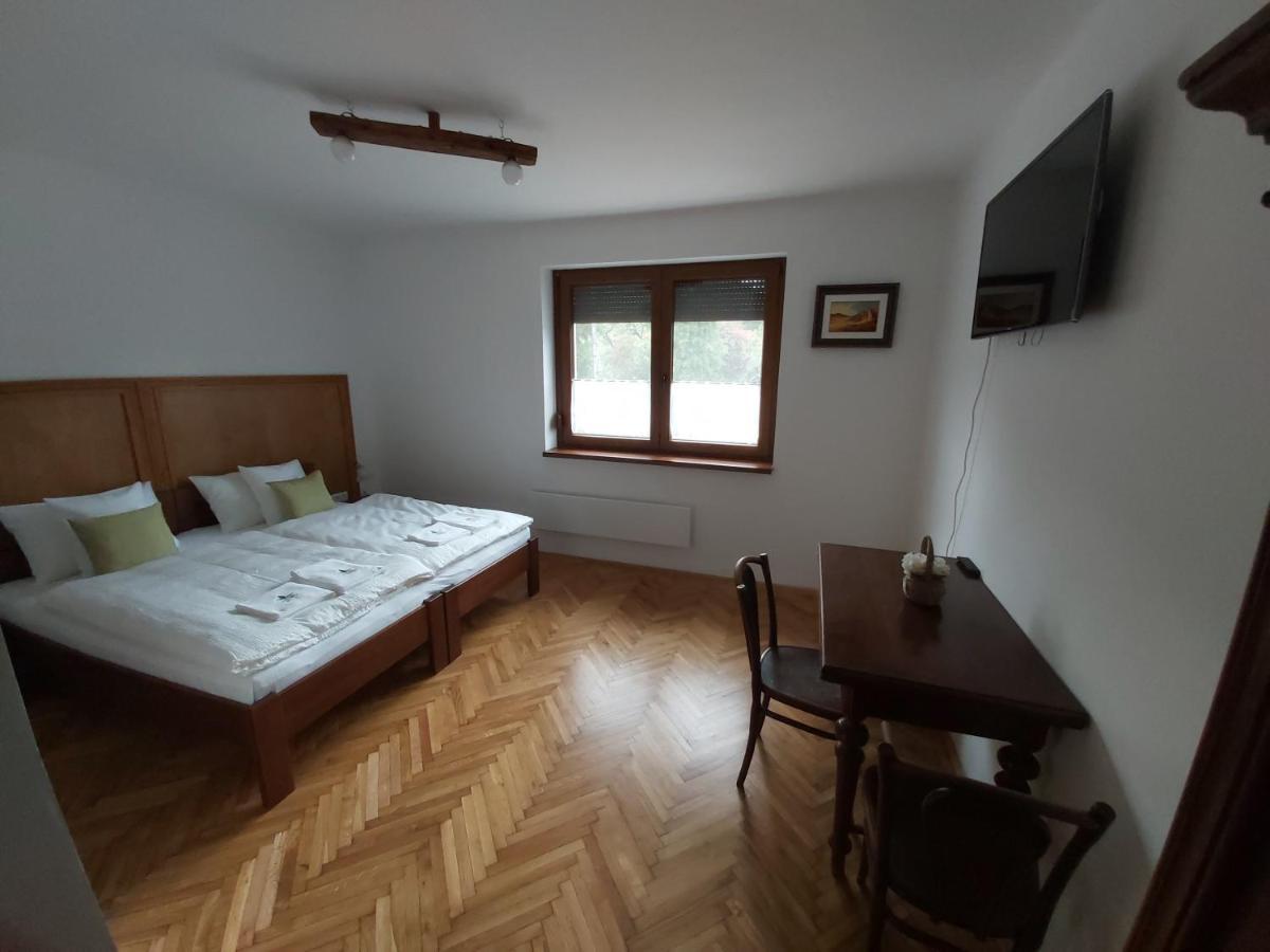 Mamutfenyo Panzio Bed and Breakfast Tata Εξωτερικό φωτογραφία