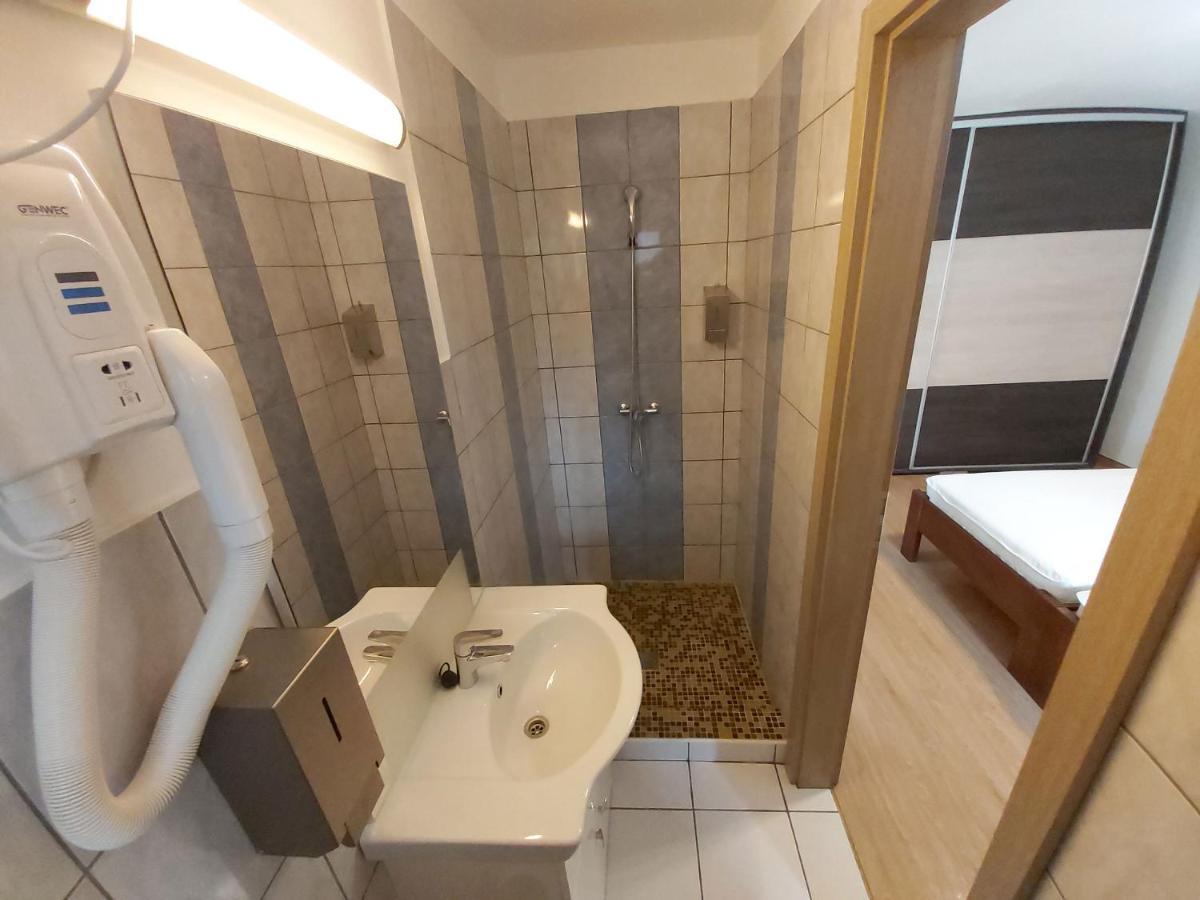 Mamutfenyo Panzio Bed and Breakfast Tata Εξωτερικό φωτογραφία