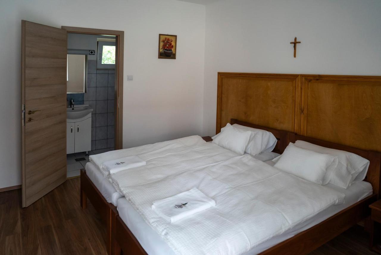 Mamutfenyo Panzio Bed and Breakfast Tata Εξωτερικό φωτογραφία