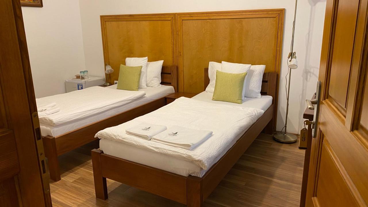 Mamutfenyo Panzio Bed and Breakfast Tata Εξωτερικό φωτογραφία