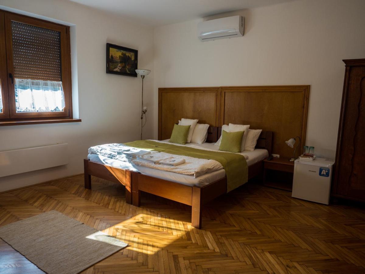 Mamutfenyo Panzio Bed and Breakfast Tata Εξωτερικό φωτογραφία