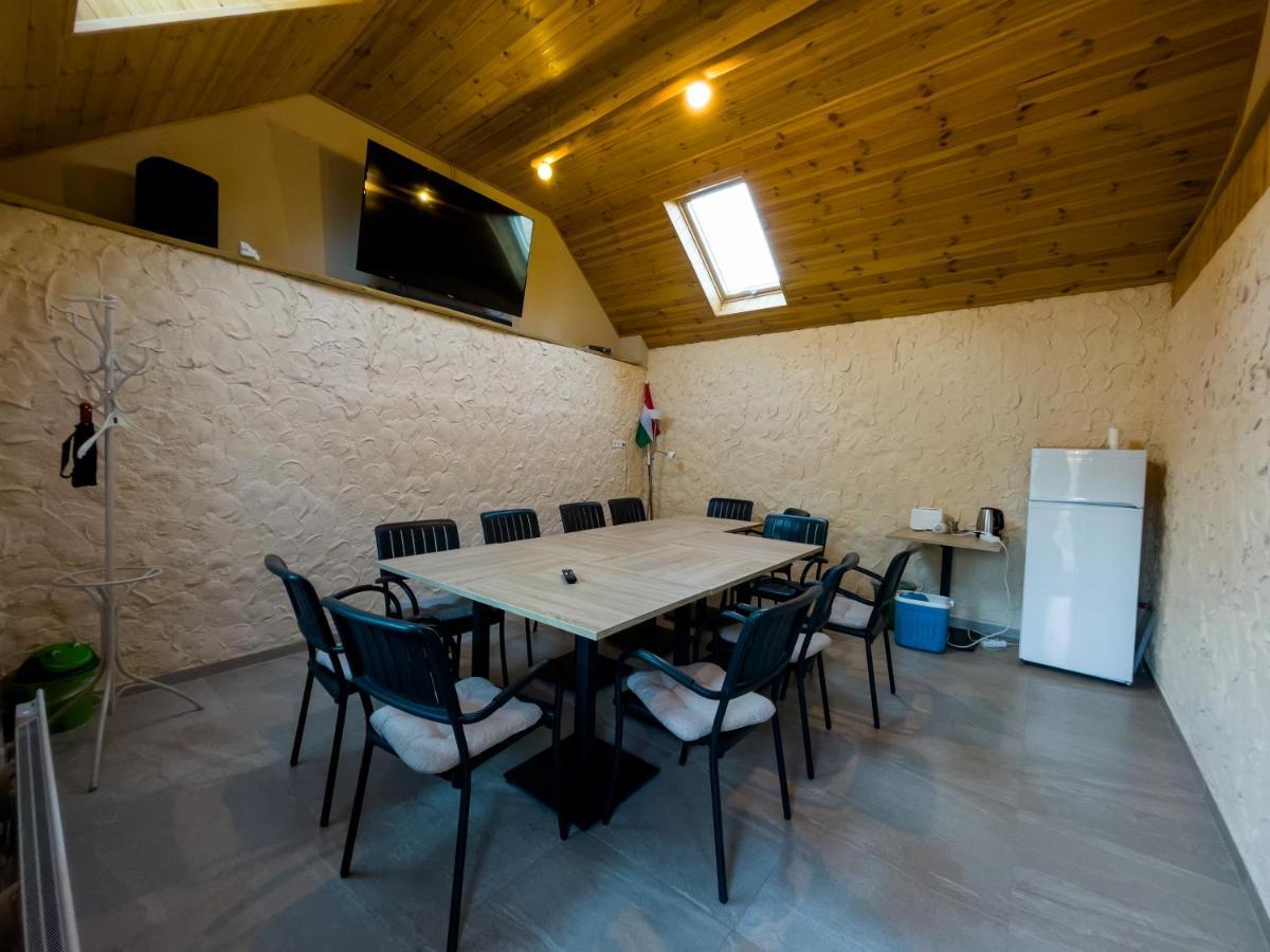 Mamutfenyo Panzio Bed and Breakfast Tata Εξωτερικό φωτογραφία