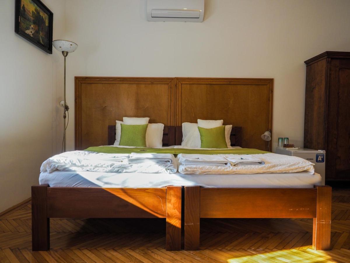 Mamutfenyo Panzio Bed and Breakfast Tata Εξωτερικό φωτογραφία