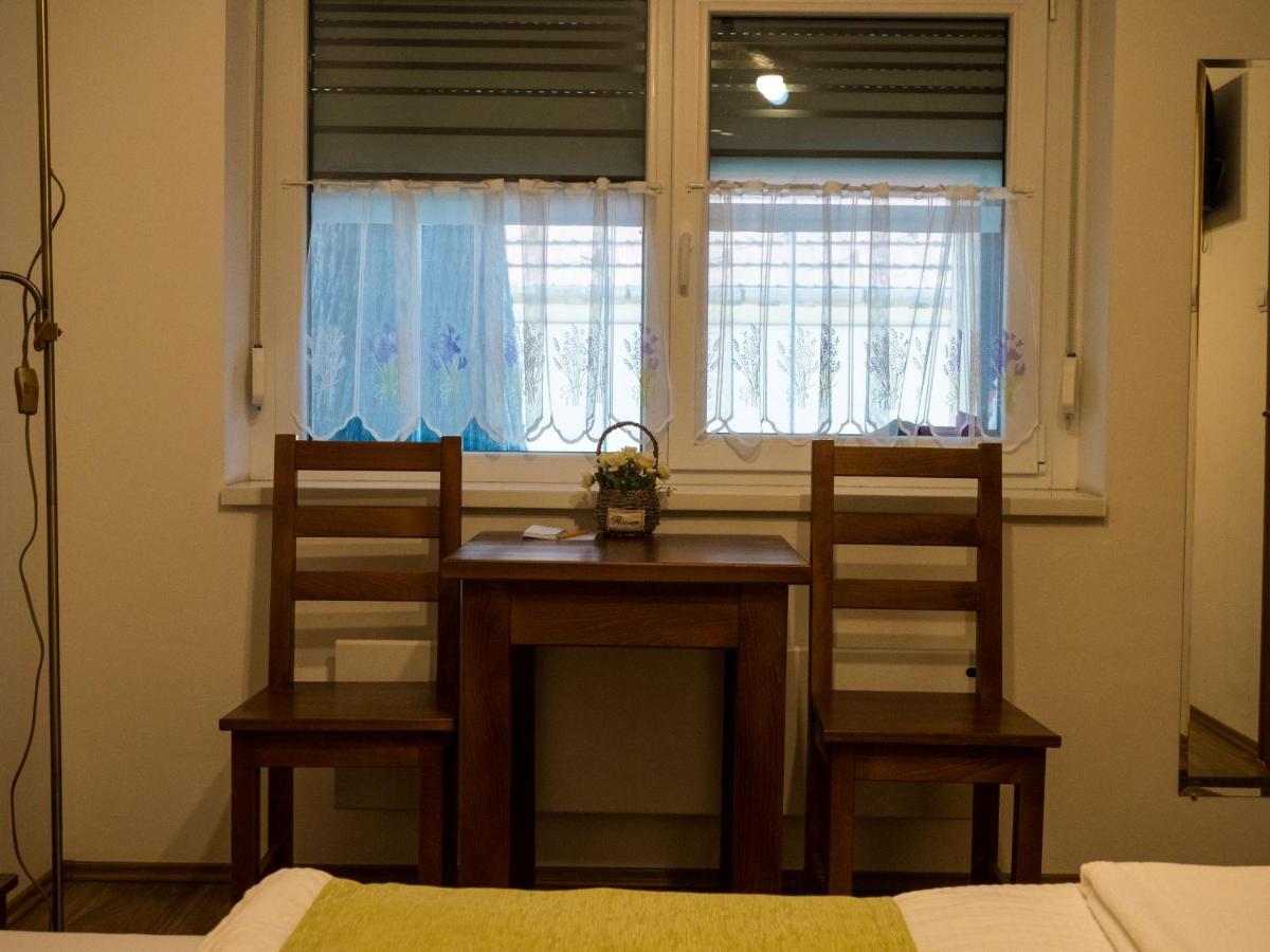 Mamutfenyo Panzio Bed and Breakfast Tata Εξωτερικό φωτογραφία