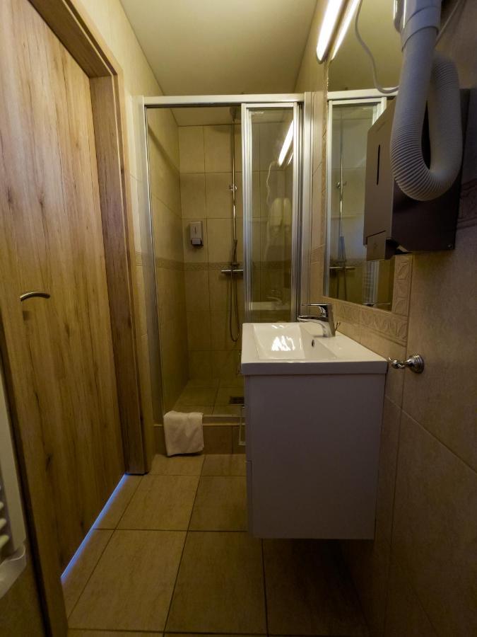 Mamutfenyo Panzio Bed and Breakfast Tata Εξωτερικό φωτογραφία
