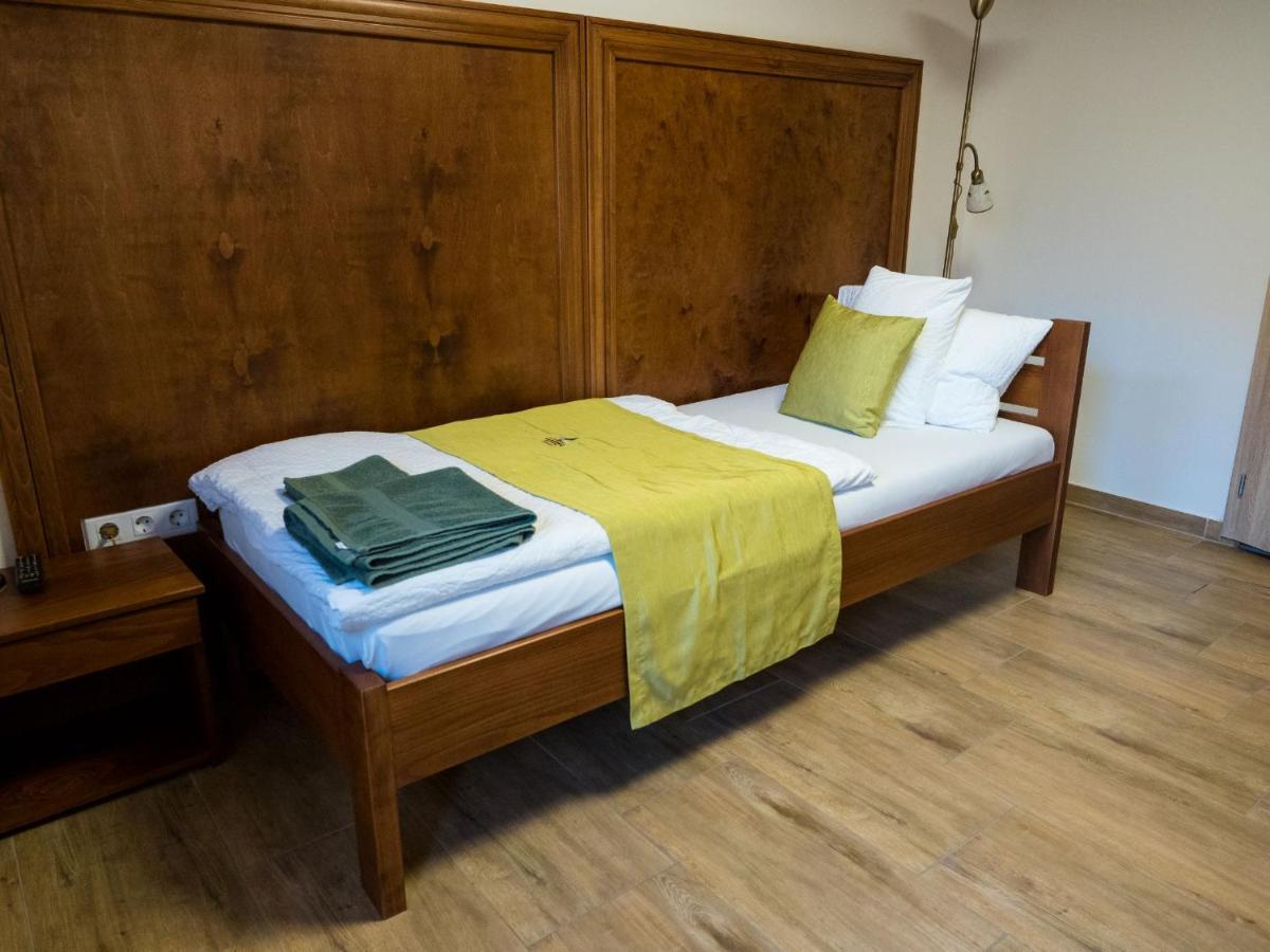 Mamutfenyo Panzio Bed and Breakfast Tata Εξωτερικό φωτογραφία