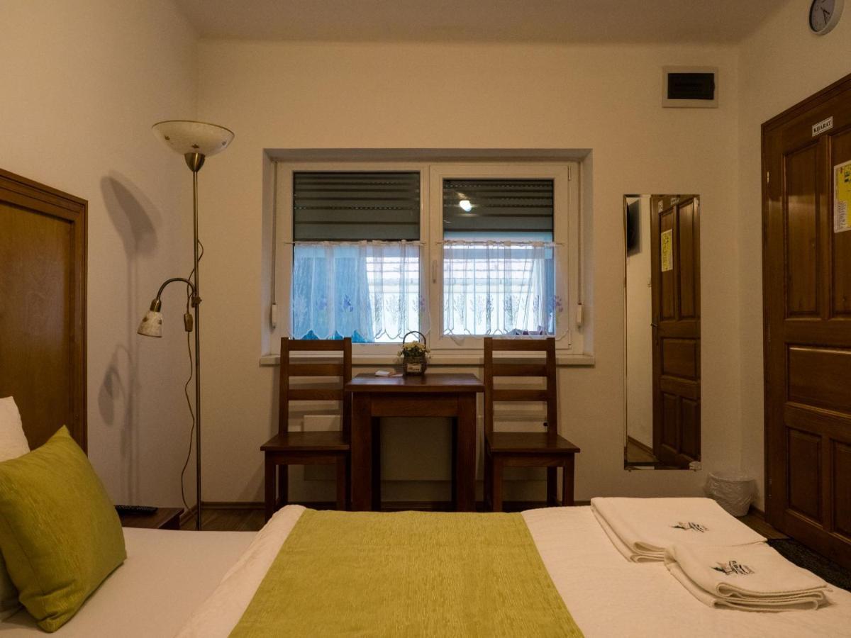 Mamutfenyo Panzio Bed and Breakfast Tata Εξωτερικό φωτογραφία